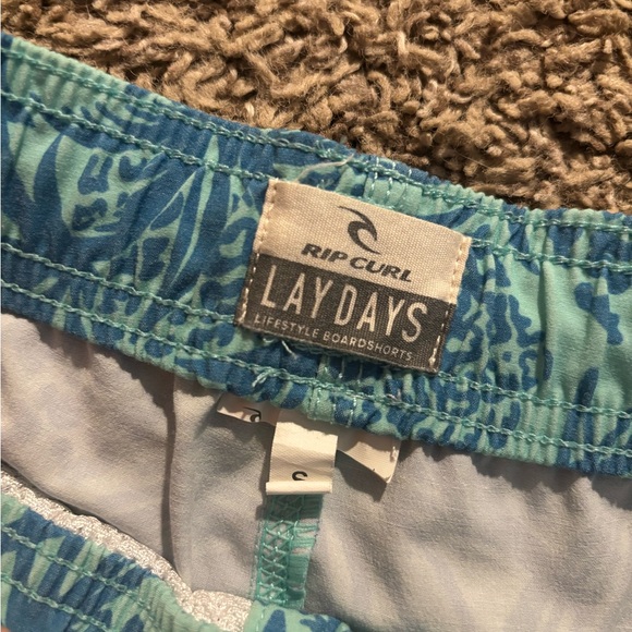 Rip Curl Shorts - Picture 3 of 5